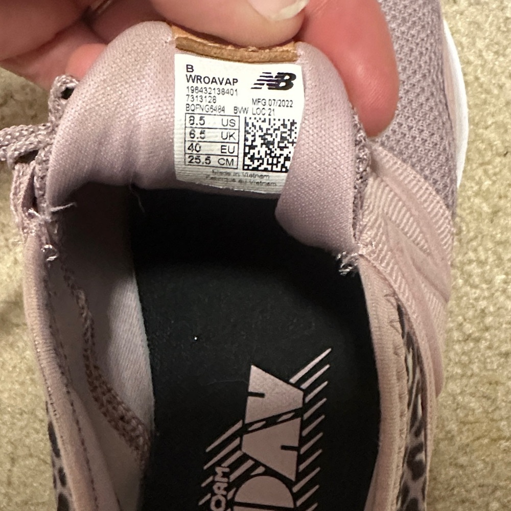 New Balance Women's Mauve and Leopard Sneakers 8.5 - Picture 4 of 5